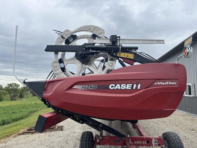 Image of MacDon FD240 equipment image 4