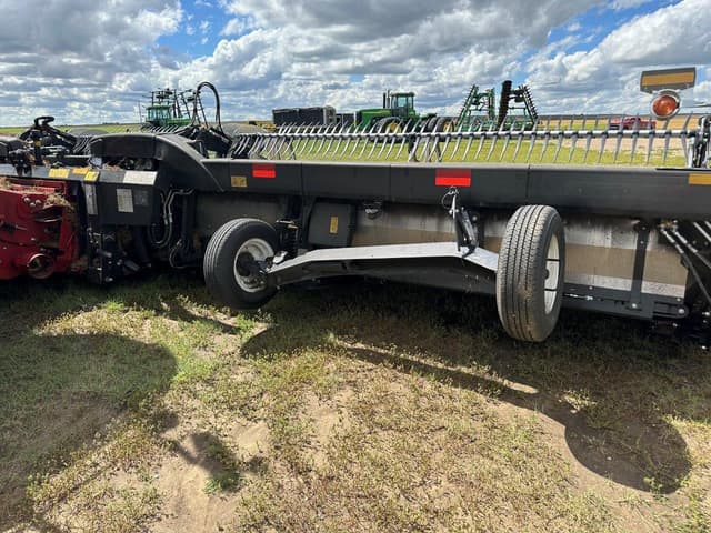 Image of MacDon FD240 equipment image 3