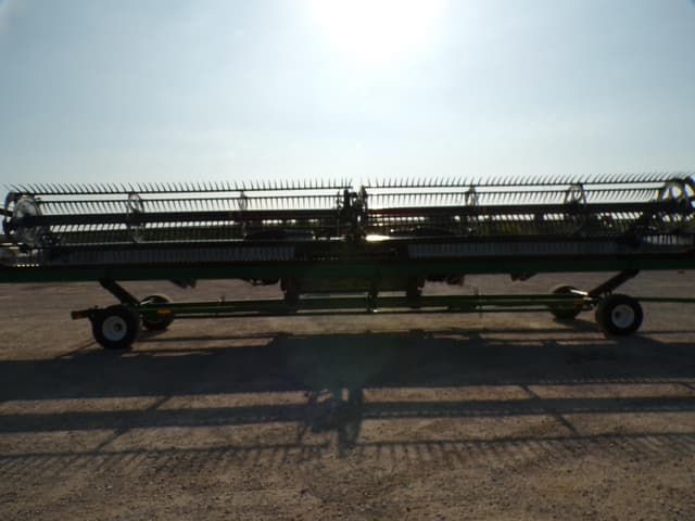 Image of MacDon FD240 equipment image 4