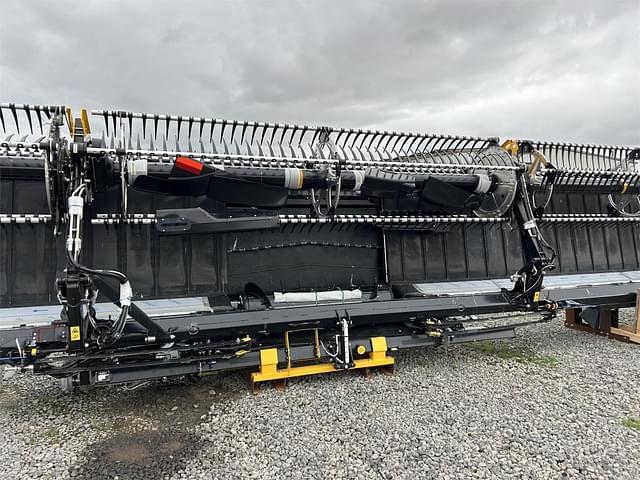 Image of MacDon FD245 equipment image 2