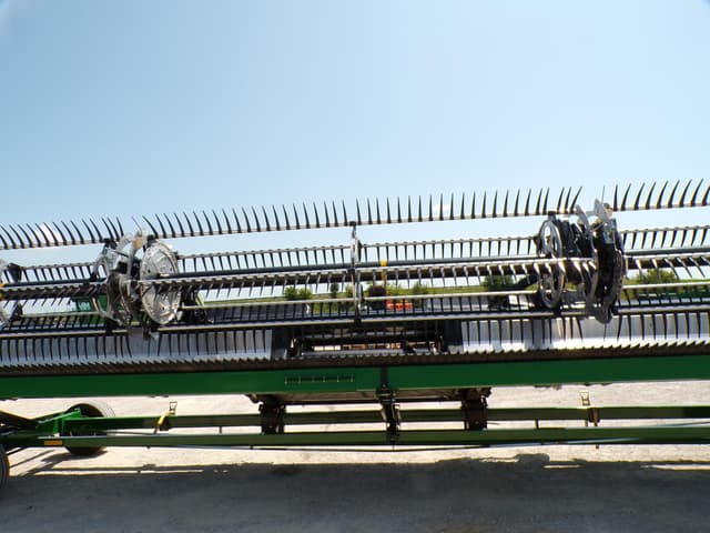 Image of MacDon FD250 equipment image 4