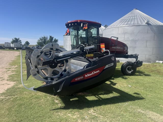 Image of MacDon M2170 equipment image 3