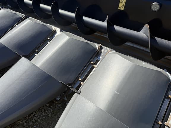 Image of MacDon C3812C equipment image 4