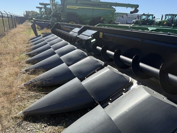 Image of MacDon C3812C equipment image 2