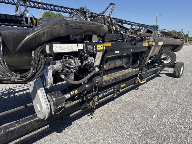 Image of MacDon FD235 equipment image 2