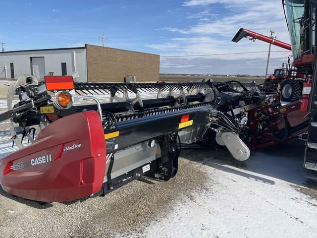 Image of MacDon FD235 equipment image 3