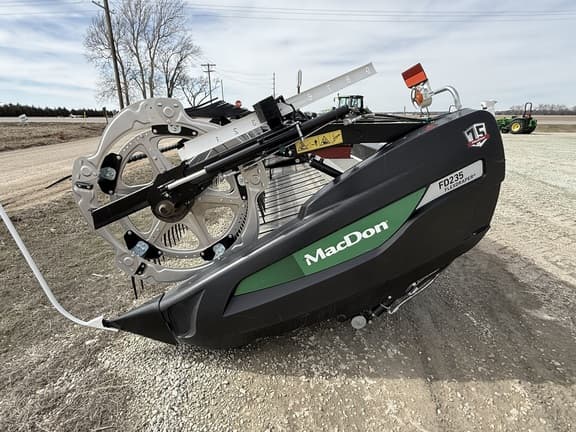 Image of MacDon FD235 equipment image 3