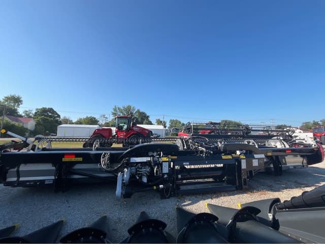 Image of MacDon FD235 equipment image 2