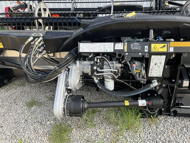 Image of MacDon FD235 equipment image 4