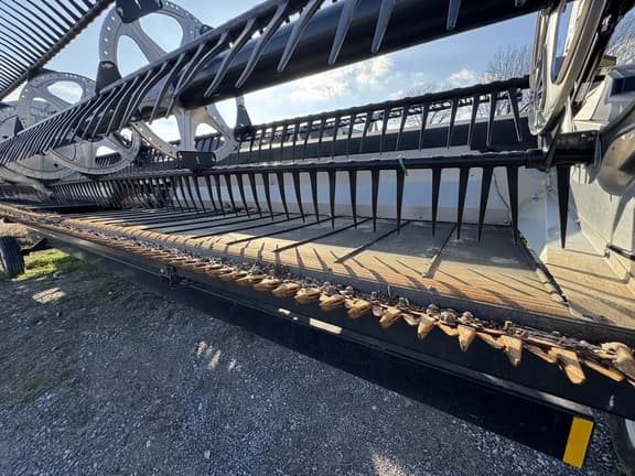 Image of MacDon FD235 equipment image 1