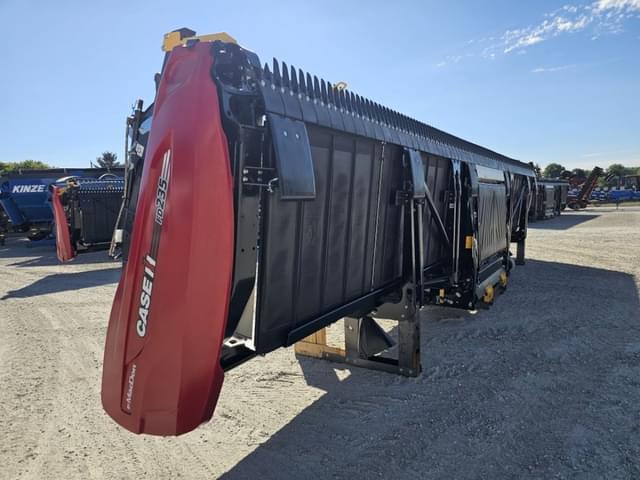 Image of MacDon FD235 equipment image 4