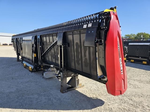 Image of MacDon FD235 equipment image 2