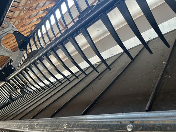 Image of MacDon FD235 equipment image 2