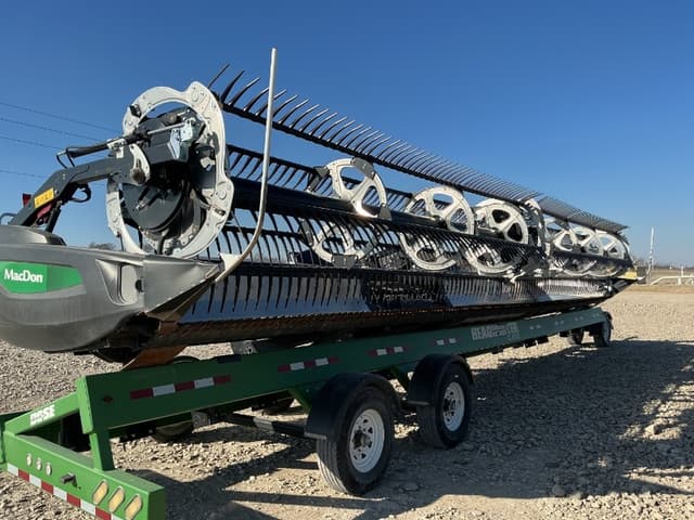 Image of MacDon FD235 equipment image 1