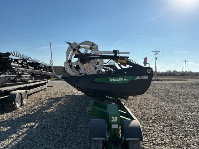 Image of MacDon FD235 equipment image 4