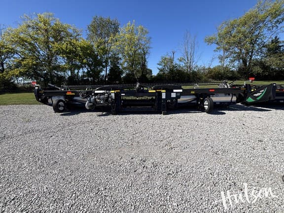Image of MacDon FD235 equipment image 2