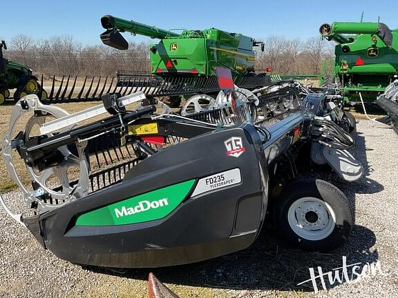 Image of MacDon FD235 equipment image 4