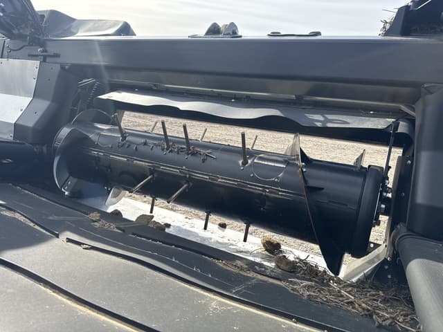 Image of MacDon FD240 equipment image 4