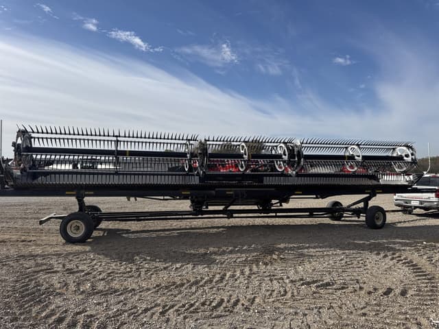 Image of MacDon FD240 equipment image 2