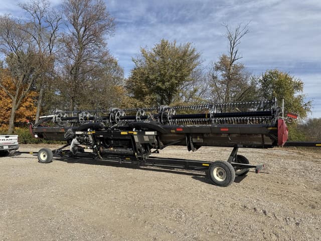 Image of MacDon FD240 equipment image 3