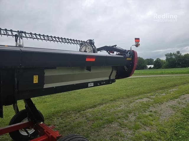 Image of MacDon FD240 equipment image 3