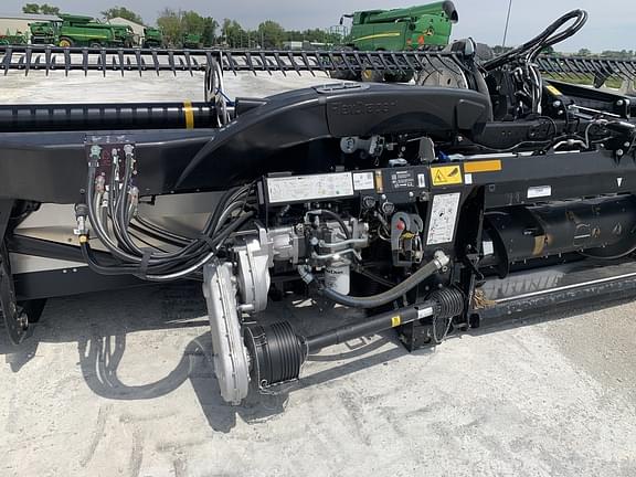 Image of MacDon FD240 equipment image 4
