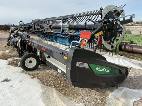 Image of MacDon FD240 equipment image 3