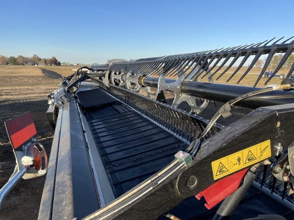 Image of MacDon FD240 equipment image 4