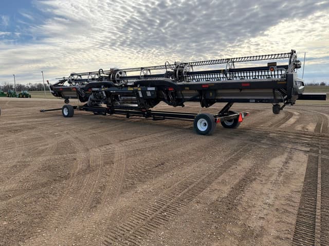 Image of MacDon FD245 equipment image 3