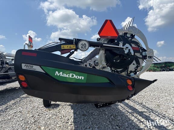 Image of MacDon FD250 equipment image 2