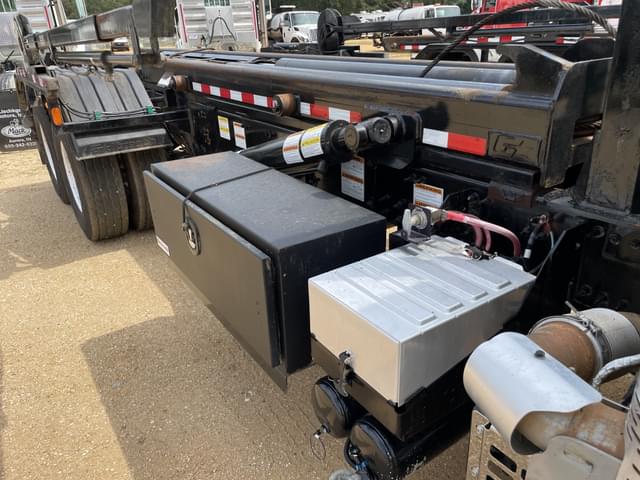 Image of Mack GR64B equipment image 4