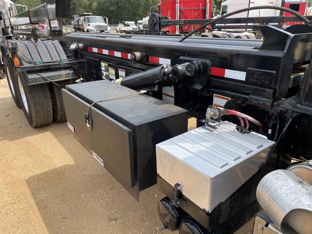 Image of Mack GR64B equipment image 4
