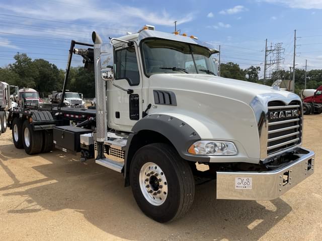 Image of Mack GR64B equipment image 3