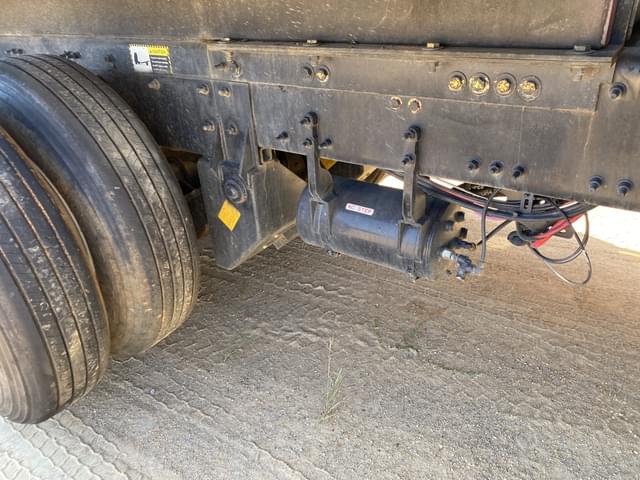 Image of Mack GR64F equipment image 4