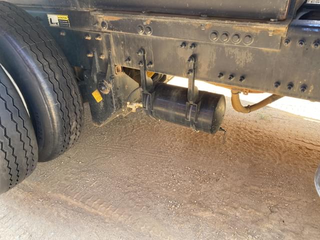 Image of Mack GR64F equipment image 4