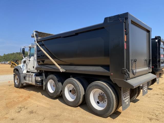 Image of Mack GR64F equipment image 1
