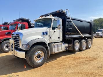 Main image Mack GR64F