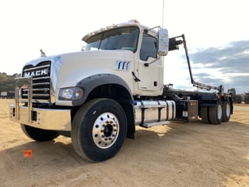 Main image Mack GR64F