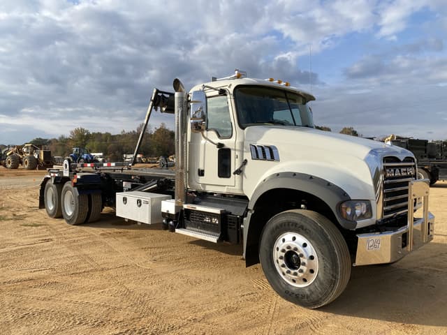 Image of Mack GR64F equipment image 3