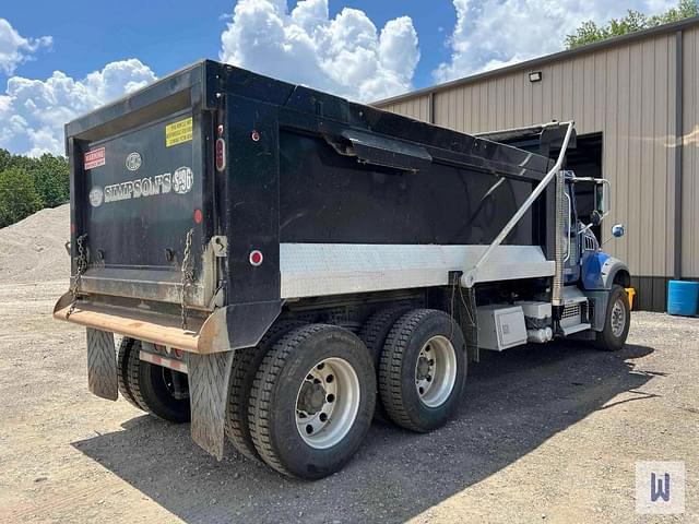 Image of Mack GR64F equipment image 3