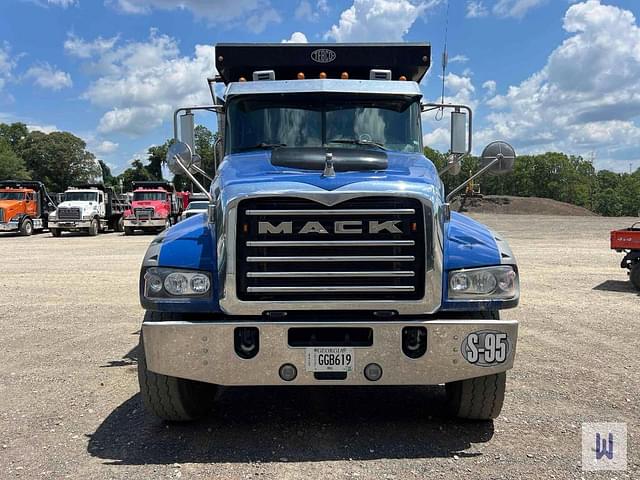 Image of Mack GR64F equipment image 1