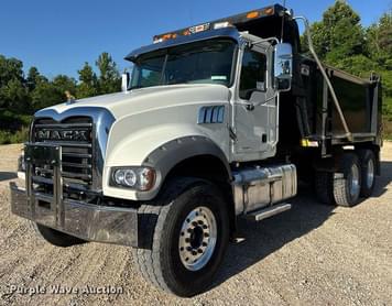 Main image Mack GR64F