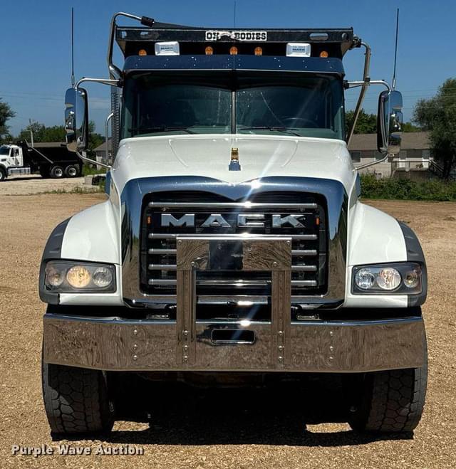 Image of Mack GR64F equipment image 1