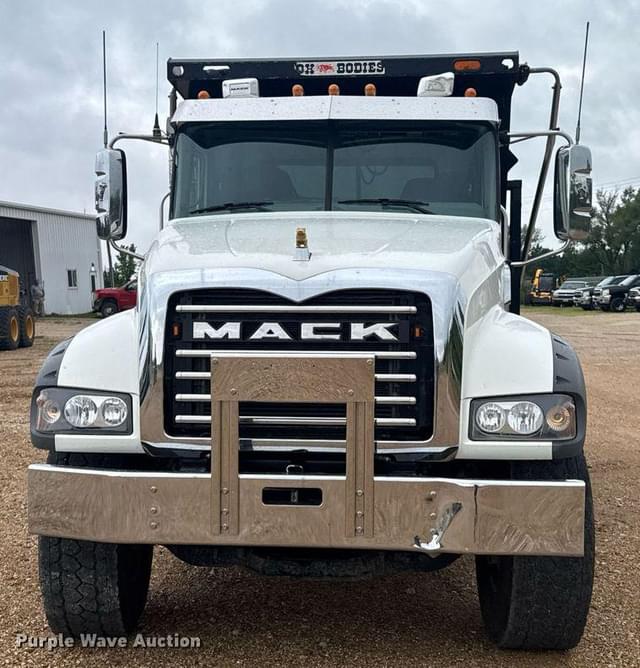 Image of Mack GR64F equipment image 1