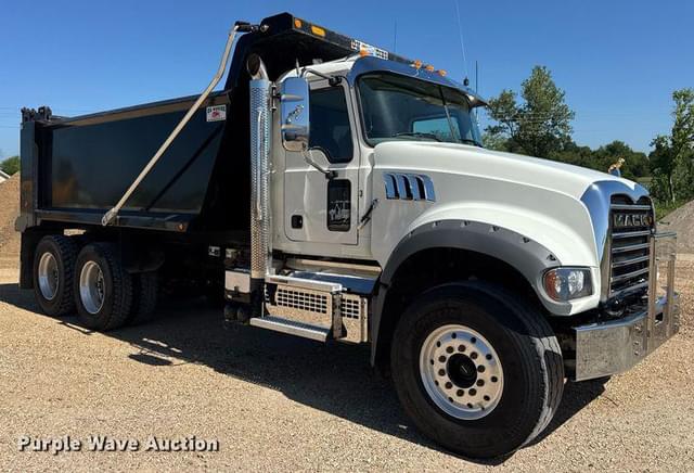 Image of Mack GR64F equipment image 2