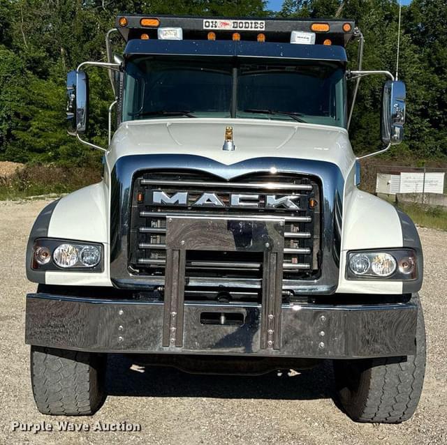 Image of Mack GR64F equipment image 1