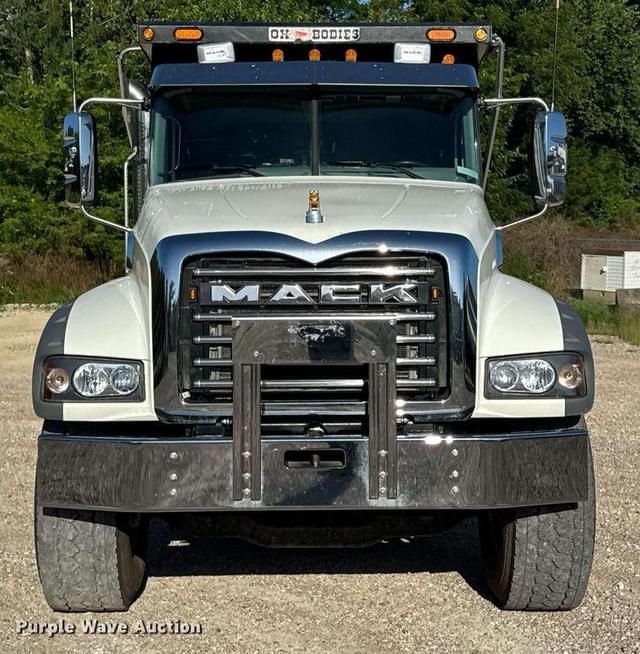 Image of Mack GR64F equipment image 1