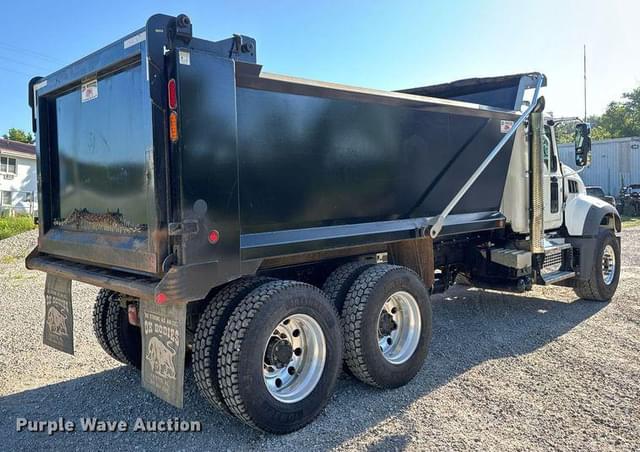 Image of Mack GR64F equipment image 4
