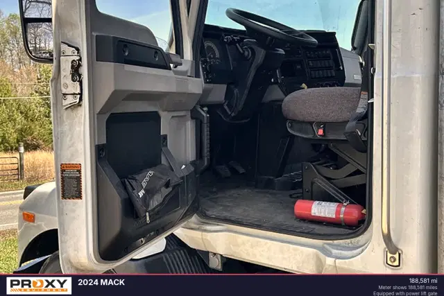 Image of Mack MD6 equipment image 3