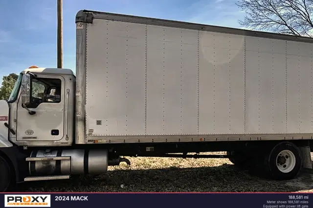 Image of Mack MD6 equipment image 1